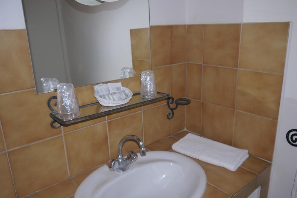 Auberge Des Seguins Buoux Oda fotoğraf